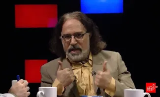  نظام سیاسی و حاکمیتی را چه گروههایی به تسخیر خود درمی آورند؟/مراقب افراد بانفوذ اقتصادی، سیاستمداران عوام و... باشیم