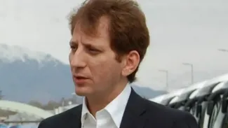  بابک زنجانی در توییتی از شکایت خود علیه مرتضی قمری وفا مدیر روابط عمومی بانک مرکزی و محکومیت او در دادگاه کیفری ۲ تهران ویژه کارکنان دولت خبر میدهد