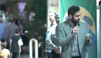 ثابتی اما به صراحت نمی گوید مصوبه شورای عالی امنیت ملی با امضا و تصویب رهبر دوم یا سوم است که توسط قرارگاه دفاع سایبری و تهدیدات نوین اجرا شده و میشود یا خیر؟