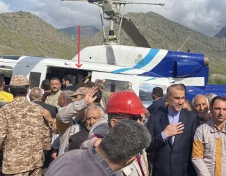 این روزها که صحبت از رهبری سوم و آلترناتیوهای آن صحبت میشد آخرین تصویر از ابراهیم رئیسی پیش از پرواز که گویا با خود خلوت کرده بود، ذهنم را بخود مشغول کرده بود