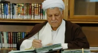براى بازديد از مركز ليزرى‌ [به‌کرج] رفتيم كه براى غنى‌سازى اورانيوم در دست ساخت دارند. قراردادى با روسيه داشتيم ‌كه با فشار آمريكا، روسيه آن را ناتمام گذاشت