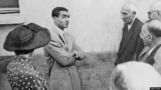 دیدار شاه و مصدق در زمانی که هنوزروابطشان به واسطه وقایع روز نهم اسفند سال ۳۱، تیره نشده بود