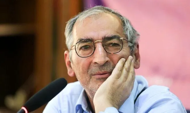  زیباکلام: دهه هشتادیا تف میندازن تو صورت من که انقلاب کردم