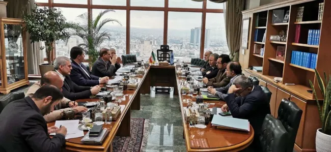 در اوج بحران مدیریتی بانک مرکزی، مدیر روابط عمومی این بانک از نشست با معاونان اسبق ارزی بانک مرکزی خبر داد.