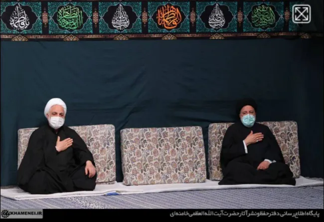 حسین طائب و فرمانده کل سابق سپاه در نزدیکترین جایگاه به رهبر جمهوری اسلامی