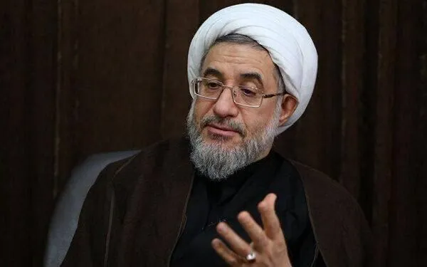 محسن اراکی با نام اصلی پرویز عراقی، عضو مجلس خبرگان رهبری که اخیرا توسط آیت‌الله خامنه‌ای