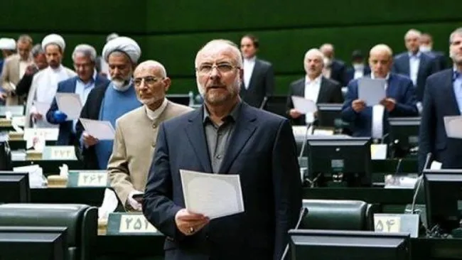  آزمون سخت مجلس انقلابی در مواجه با تدبیر اتخاذ شده آیت‌الله خامنه‌ای در مورد خودرو و برخورد با معلولی بنام وزیر صنعت، معدن و تجارت