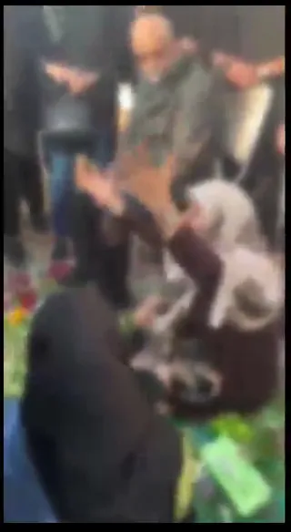 مادر محمدحسن ترکمان در مراسم چهلم پسرش