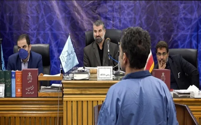 اگر منع قانونی ندارد و مشکلی در روند رسیدگی بعدی در مرحله فرجام خواهی ایجاد نمی‌کند کاش وکلای محترم دادنامه شعبه دیوان عالی کشور و رای بدوی شعبه اول دادگاه انقلاب اسلامی اصفهان را منتشر کنند