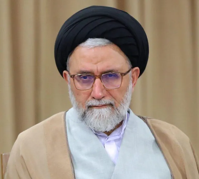 آیت‌الله خامنه‌ای در دوره سید ابراهیم رییسی، سید اسماعیل خطیب که رییس مرکز حفاظت اطلاعات قوه قضاییه بود و رئیسی در مقام رییس قوه قضاییه، خطیب را برکنار کرده بود و به حراست آستان قدس رفت را با منویات خود بعنوان وزیر اطلاعات کابینه او تصویب کرد