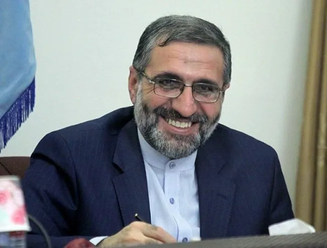 حجت الاسلام غلامحسین اسماعیلی البته لباس روحانی نمی پوشد