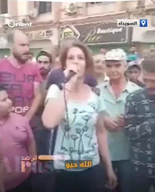 نصیحت یک زن به تظاهر کنندگان سویداء‌: نه چیزی می شکنیم، نه دزدی می کنیم نه تخریب می کنیم