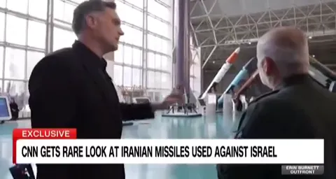  بازدید خبرنگار CNN از نمایشگاه دستاوردهای نیروی هوافضای سپاه