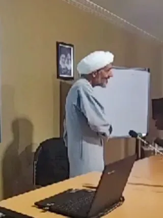 غلامرضا فیاضی، دکتر شریعتی را لعن و تکفیر می کند. او مدرس حوزه، عضو هیأت مدیره موسسه آموزشی امام خمینی، از شاگردان و همفکران مرحوم آقای ‎مصباح است و از راهبران عقیدتی ‎جبهه پایداری