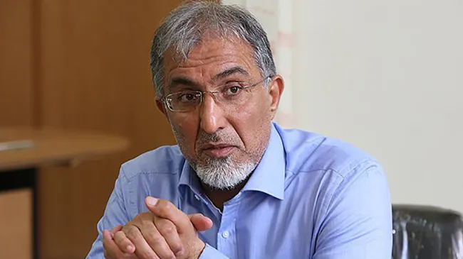با اسم رمز "قیمت‌گذاری دستوری" اقتصاد ما را نابود کردند/ صدها روزنامه و سایت دارند و بر ذهن مسئولان تاثیر می‌گذارند؛ یکی از همین رسانه‌ها، دنیای اقتصاد است