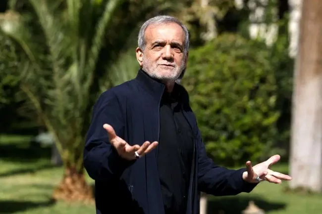  پزشکیان: هر کس مدعی است می‌تواند مشکلی را حل کند بیاید نوکری آنها را می‌کنیم