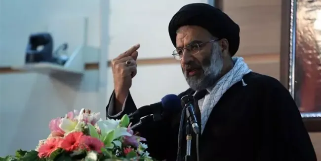  سید محمدنبی موسوی فرد نماینده آیت‌الله خامنه‌ای در خوزستان نیز از سخنان اخیر امیر حیات مقدم نماینده ماهشهر در مجلس شورای اسلامی حمایت کرد