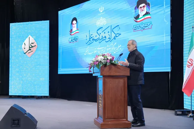 این ادبیات قلب را سیاه می کند و دین را تضعیف و سست می کند.