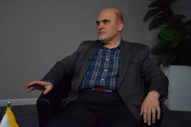 حمیدرضا جلایی‌پور: سه ماه است هنوز استعلام های مدیران رئیس‌جمهور را اعلام نکرده‌اند. / ما با یک دولت اصلی و یک دولت منتخب طرف هستیم