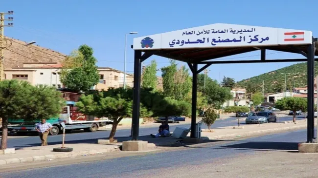  گذرگاه مرزی مصنع در مسیر لبنان و سوریه همچنان مملو از مهاجران سوری است که قصد بازگشت به کشورشان را دارند