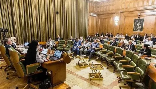  شهرداری دیگر برگ درختان را هم جمع نمی‌کند