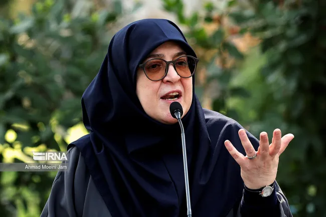 سرکار خانم سخنگوی هیئت دولت جمهوری اسلامی درود میشود لطفا پاسخ این خبرنگار ساده را پاسخ دهید؟ مرجع مانع شدن قانون مصوب پارلمان و تایید شورای نگهبان دقیقا کجاست؟ و با چه اختیار و توجیه قانونی؟