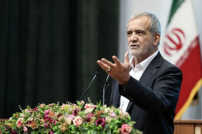 پزشکیان: الان بیشتر کسانی که وارد دانشگاه می‌شوند از یک سری مدرسه خاص هستند؛ آیا این عدالت است؟/ باید این را به سرعت بهم زد