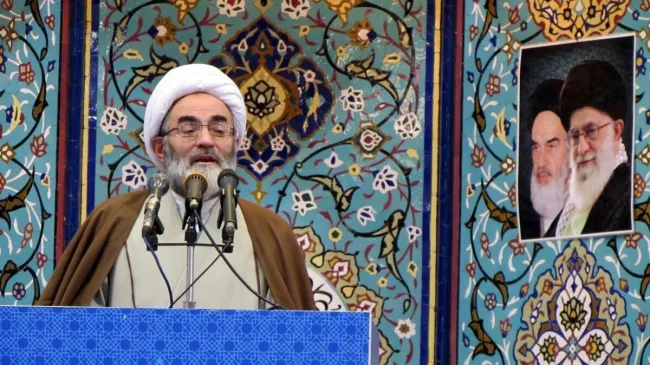  امام جمعه رشت: خدا جای حق نشسته؛ آتش سوزی مهیب در آمریکا، آتش انتقام الهی است.