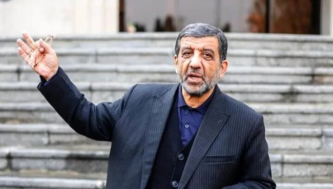عزت‌الله ضرغامی: با برداشتن روسری از سر چند دختربچه، نظام فرو نمی‌پاشد.