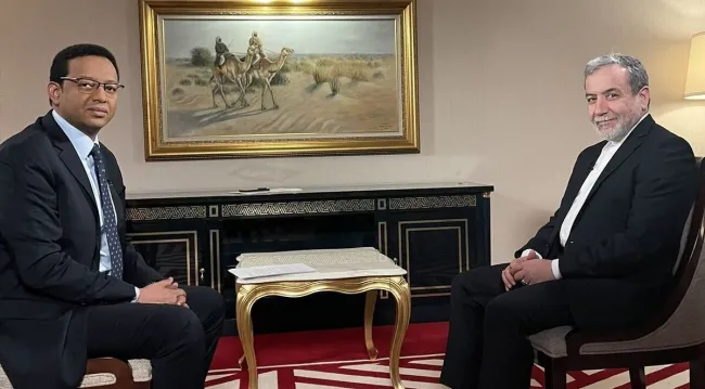 عراقچی خطاب به خبرنگار الجزیره: شما فقیه هستید که فتوا می‌دهید؟ 