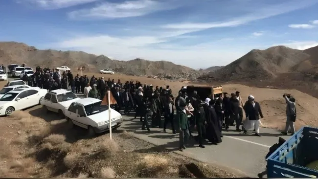  تشییع پیکر امیرمحمد خالقی در روستای درمیان خراسان جنوبی