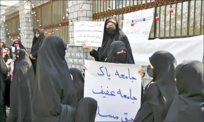  ویدیویی که مهری طالبی دارستانی از تجمع روبروی مجلس در حمایت از اجرای قانون حجاب منتشر کرد.