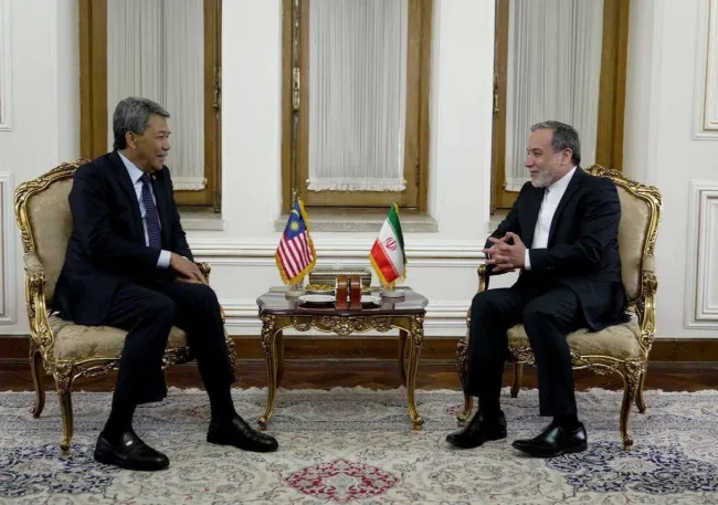  وزیر خارجهٔ مالزی با عراقچی دیدار کرد