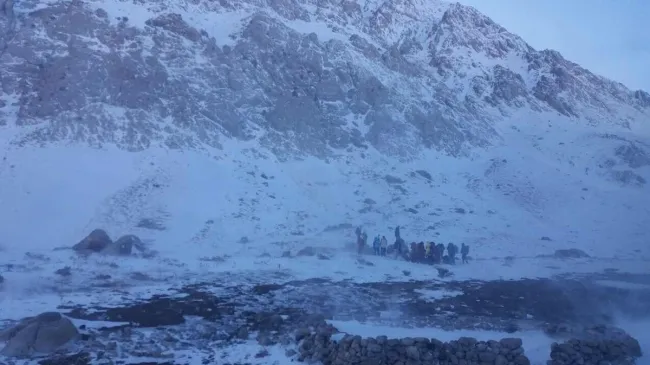 حادثه ريزش بهمن در ارتفاعات هفت تاش كردستان ٦ نفر جان باختند / سخنگوى هلال احمر: پيكر ٤ كوهنورد ديگر پيدا شد