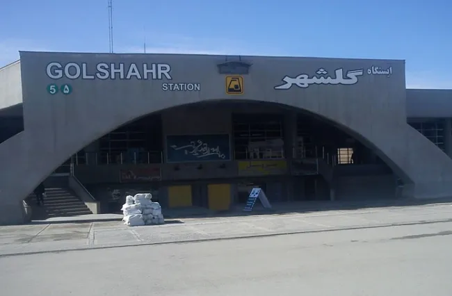 اختلال یک ساعته در حرکت قطارها به دلیل نقص فنی در خط پنج مترو و ازدحام جمعیت در ایستگاه گلشهر