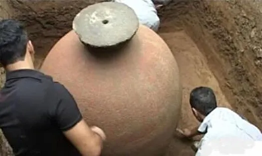 خمره کشف‌شده در ارسنجان به تخت جمشید منتقل شد