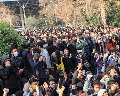  می‌خواهم اعتراض کنم:‌ به من بگو کجا؟!