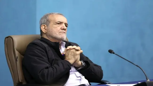 پزشکیان پاسخ به سوال خبرنگار در خصوص اظهارات ترامپ را به عراقچی پاس داد
