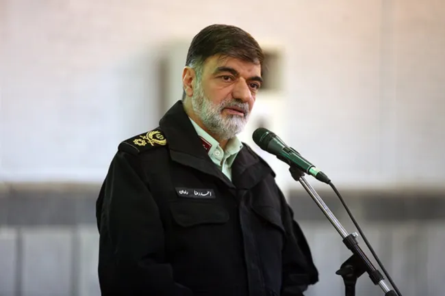  قرائت بیانه مجلس در حمایت از سردار رادان فرمانده کل انتظامی توسط بخشی پور عضو هیئت ریسه مجلس