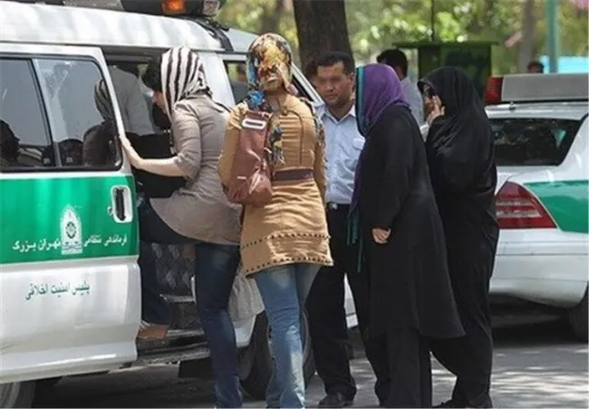  روزنامه اعتماد: پیامک حجاب از سوی پلیس امنیت اخلاقی ارسال می‌شود