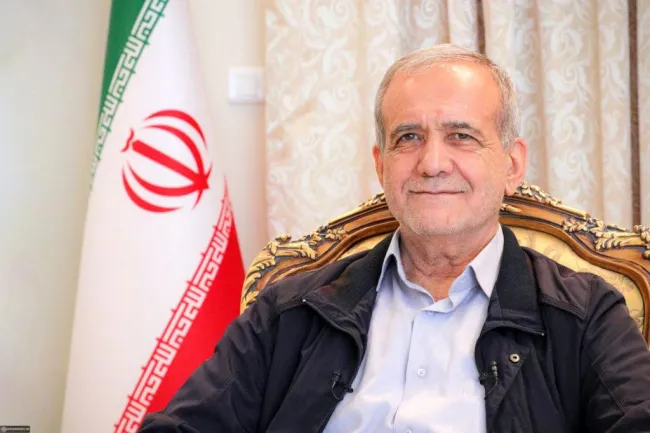  پزشکیان: من اصولگرای محکمی هستم و اصلاح‌طلبی هستم که با تمام وجود معتقدم باید اصلاحات کرد.
