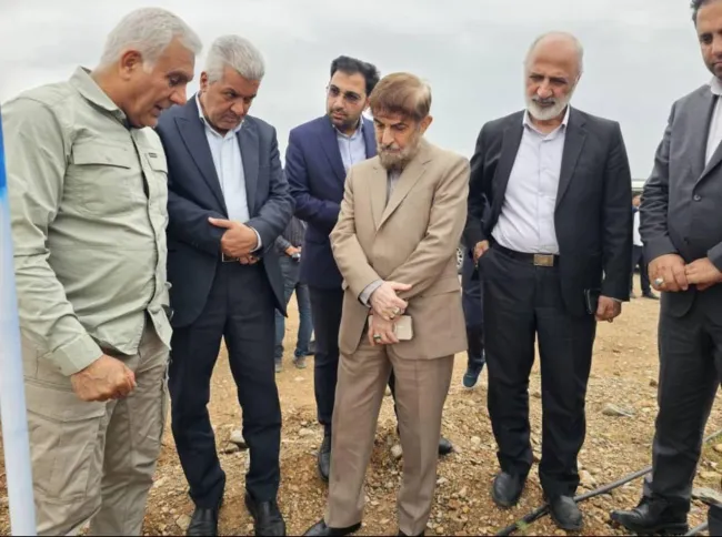  علی آقامحمدی رییس گروه اقتصادی دفتر آیت‌الله خامنه‌ای و عضو مجمع تشخیص مصلحت نظام و رییس گروه دوستی ایران و عراق نیز از آخرین نسخه گوشی اپل آمریکایی استفاده میکند، زیرا به ضعف های امنیتی گوشی های اندرویدی واقف است.