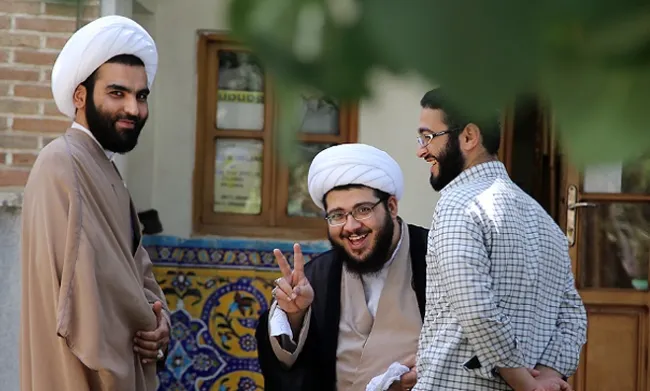  انتقاد جمهوری اسلامی از روحانیون: در نشست های پرهزینه ای که در حوزه علمیه برگزار می کنید کدام مشکل واقعی مردم مطرح و حل شده است؟