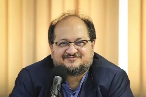 محمد شریعتمداری معاون اسبق وزارت اطلاعات و وزیر سابق وزارت خانه های ادوار و رییس پیشین ستاد اجرایی و معاون وقت دفتر آیت‌الله خامنه‌ای...
