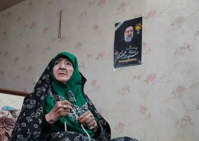 مادر سید ابراهیم رئیسی خطاب به پزشکیان: سوار هلیکوپتر نشو پزشکیان: به امید خدا