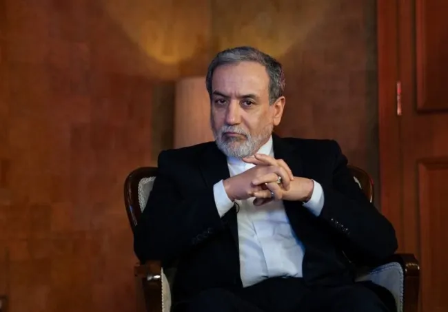  بازدید عراقچی دیشب پیش از گفتگو در شبکه خبر از ساختمان‌های آسیب‌دیده صداوسیما