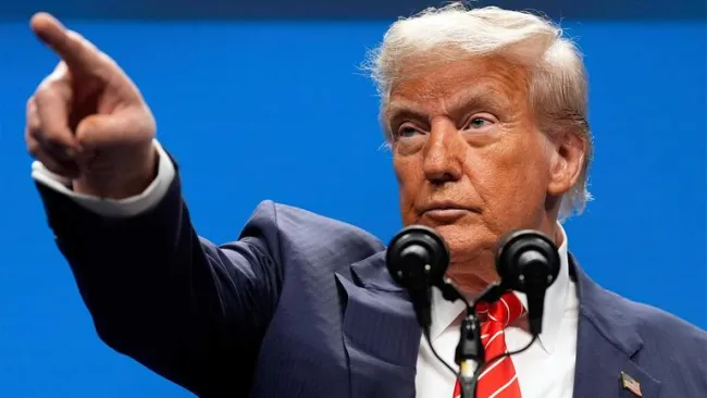 ترامپ: "اسرائیل ضربه خیلی سختی خورد. خصوصاً در روزهای آخر، اسرائیل واقعاً ضربه سختی خورد. وای پسر، اون موشک‌های بالستیک خیلی از ساختمان‌ها رو نابود کردند."