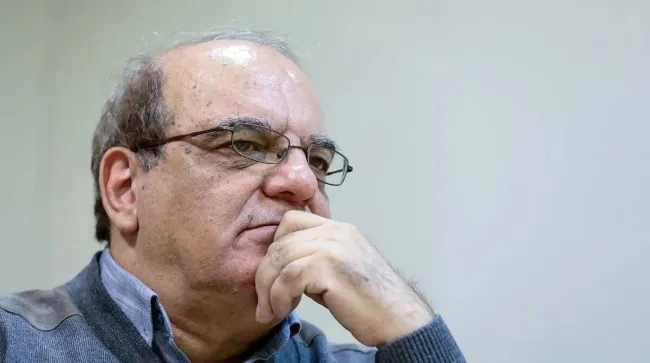  عباس عبدی: در جنگ ۱۲روزه پیروز نشدیم اما شکست هم نخوردیم / مشکل آن است که تندروها از طرف بخشی از حاکمیت حمایت می‌شوند