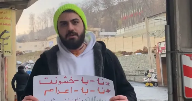 دانیال مقدم، خواننده که در زمان حمله اسرائیل به زندان اوین در بند قرنطینه بوده، در این ویدیو از مشاهداتش و افرادی که در این حمله کشته شده می‌گوید.