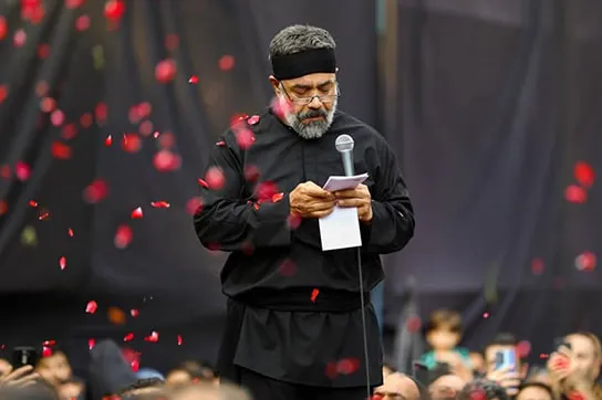 مداحان مشهور با خواندن اشعار وطن پرستانه در مجالس عزاداری، جلوی دوگانه تراشی ها را گرفتند/ برخی می خواهند میهن دوستی را به حاشیه ببرند